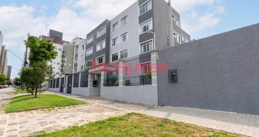 Apartamento à venda em Curitiba-PR, no Água Verde: 3 quartos, sala, banheiro, garagem, 81,80m²!
