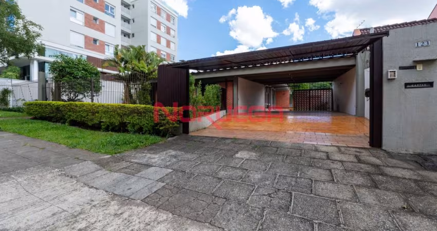 Imóvel de Luxo no Centro Cívico: Casa para Locação em Curitiba-PR com 5 Quartos, 2 Suítes e 425m² de Área