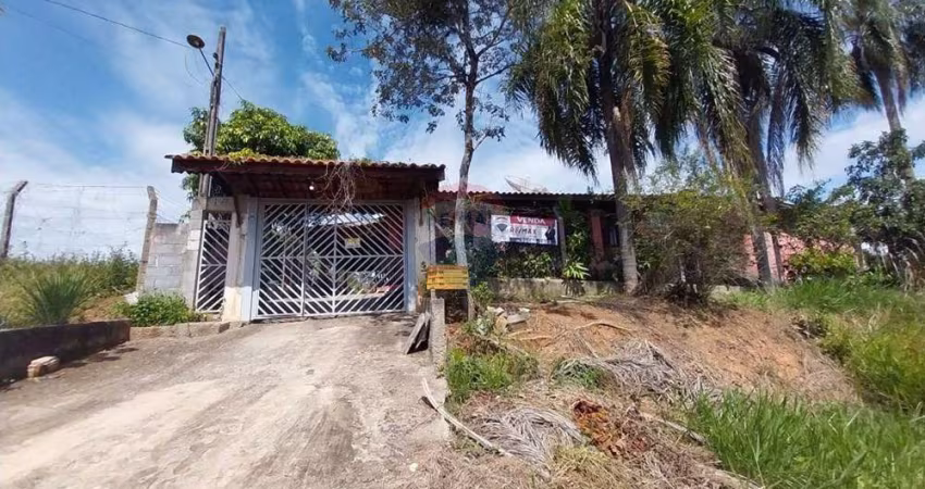 Espaçosa chácara com piscina, em Quintas de Pirapora I