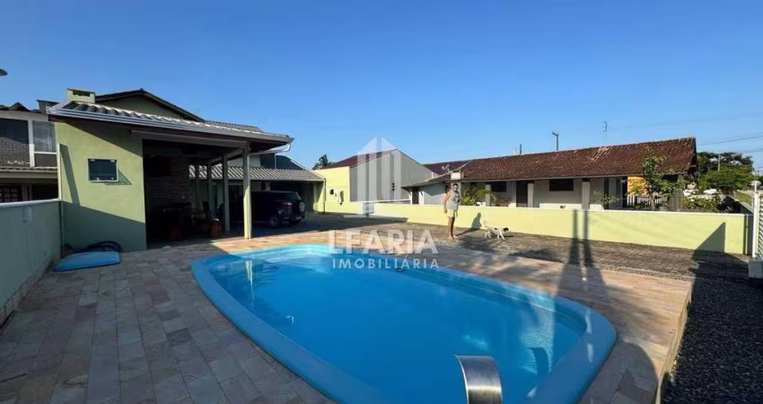 SOBRADO COM PISCINA NA BARRA DO SAÍ