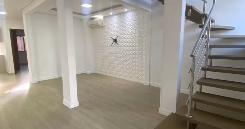 BELÍSSIMA CASA DISPONÍVEL PARA LOCAÇÃO