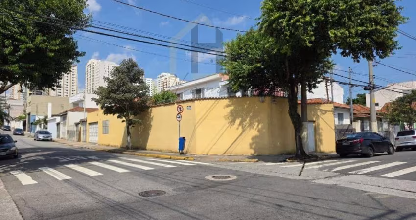 Sobrado comercial para LOCAÇÃO EM SCS -com mais de 300m² pronto para receber o seu negócio. Com diversos cômodos, banheiros, pequena piscina adaptada