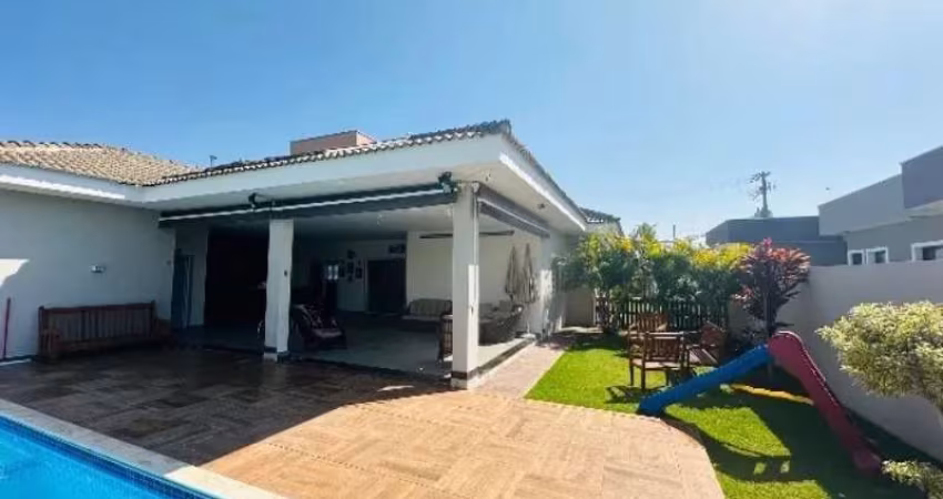 Casa térrea à venda no Condominio Village da Serra, em Araçoiaba da Serra-SP.