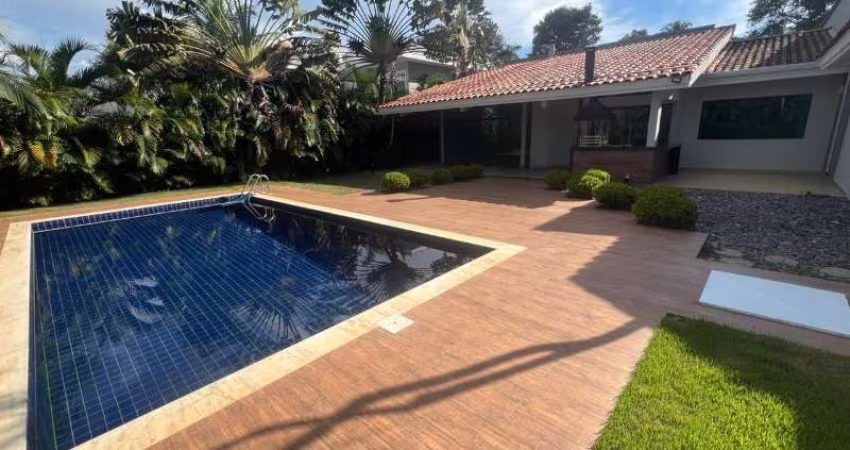 Casa à venda no Condomínio Lago Azul Golfe Clube, Araçoiaba da Serra- SP