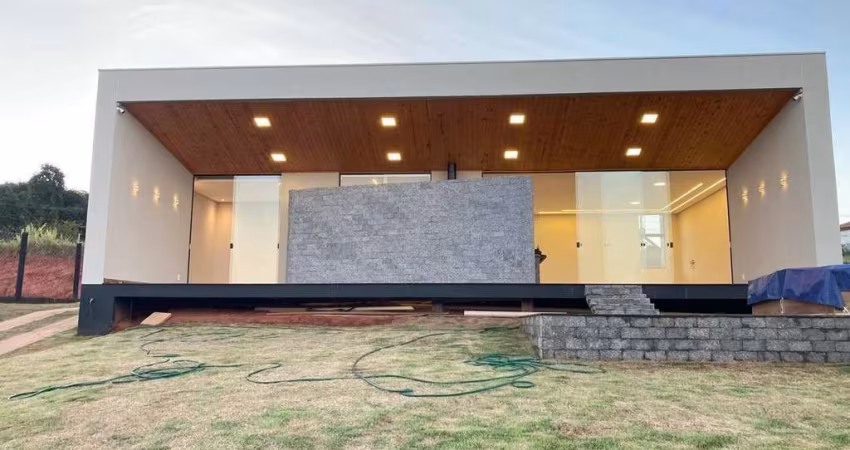 Linda Casa Rancho nova contemporânea para venda em Alpinopolis-MG no Condominio Vale do Rio Grande, 2 dormitorios com 1 suite em 1.000 m2 de área tota