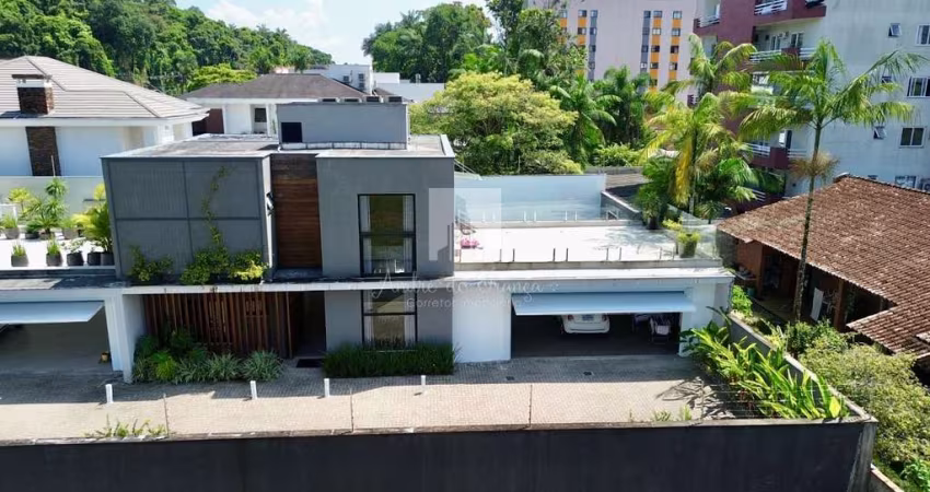 CASA DE ALTO PADRÃO EM CONDOMÍNIO FECHADO