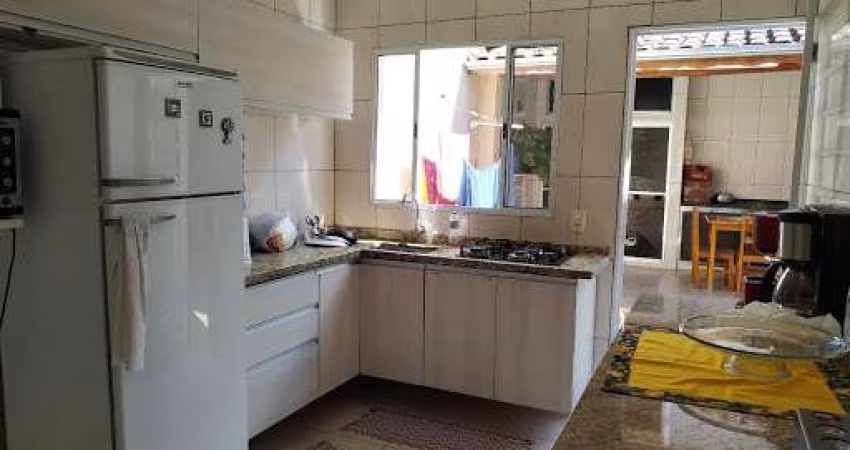 Linda Casa com 2 dormitórios à venda, 125 m² por R$ 300.000,00 - Borda da Mata - Caçapava/SP