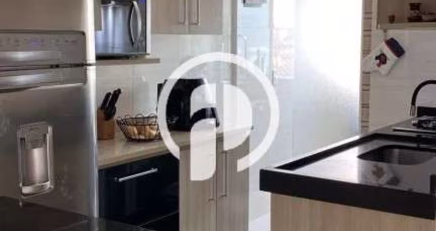 Excelente apartamento mobiliado em condomínio com laser completo, 2 dorms, sala, cozinha, 1 vaga, vista da piscina, 50 m2.