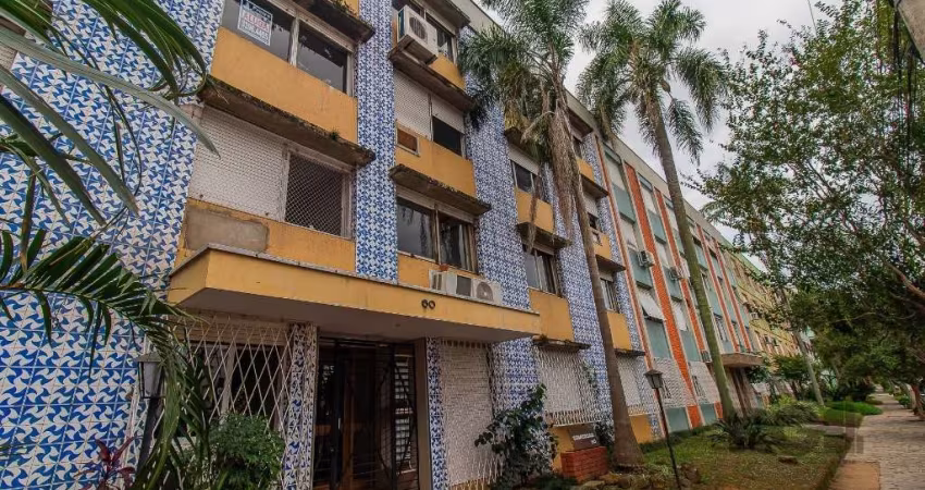 Apartamento  3 dormitórios, sendo uma suíte,  dependência de empregada completa, garagem escriturada. Bem iluminado, sol da manhã, área de serviço separada  . Prédio tradicional em construção BERNAUD,