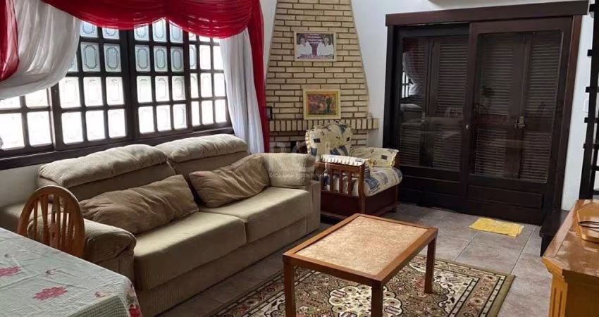 Casa para Venda - 330m², 6 dormitórios, 3 vagas - Cavalhada