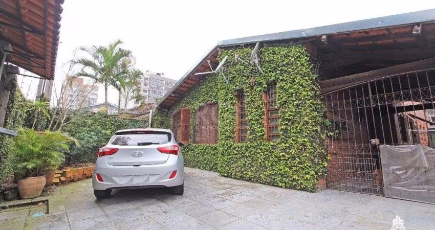 Casa para Venda - 381m², 3 dormitórios, sendo 1 suites, 4 vagas - Tristeza