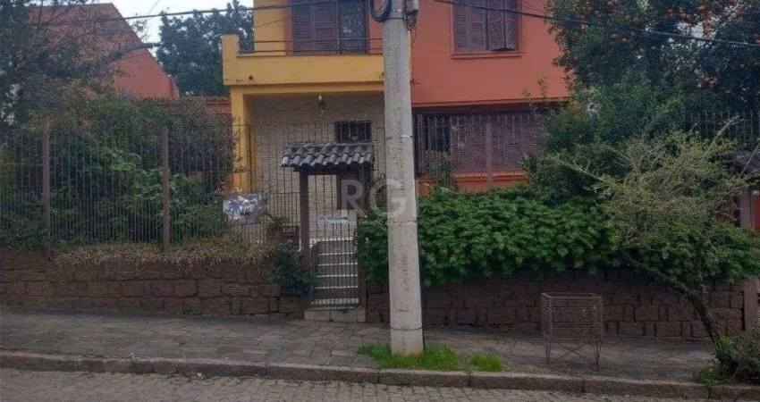 Casa para Venda - 220m², 3 dormitórios, 4 vagas - Teresópolis