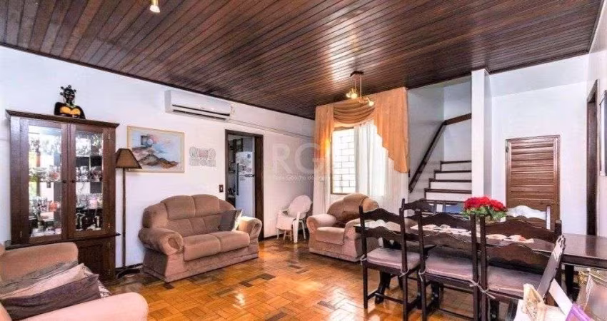 Casa para Venda - 326m², 4 dormitórios, sendo 1 suites, 2 vagas - Jardim Sabará