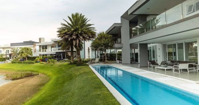 EXCELENTE MANSÃO EM CONDOMÍNIO COM 9 DORMITÓRIOS, 9 SUÍTES E PISCINA.