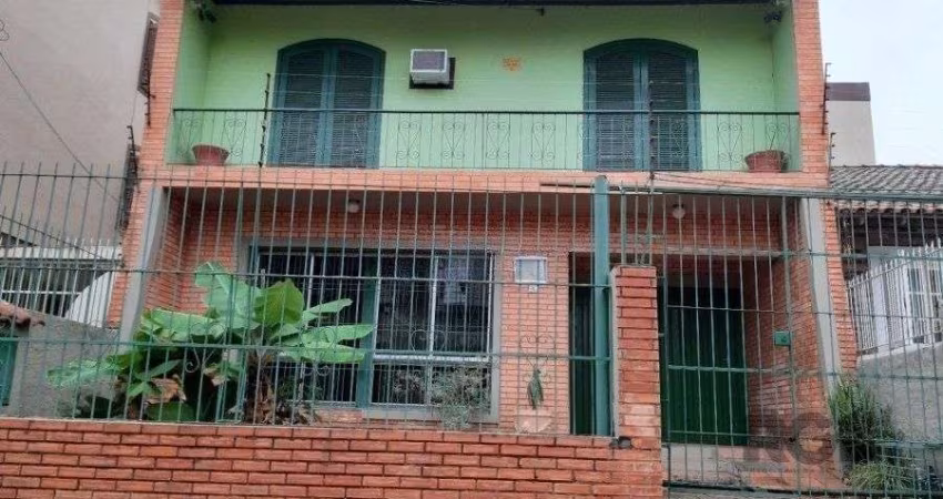 Casa de 130m² com 3 dormitórios no bairro Jardim Botânico.