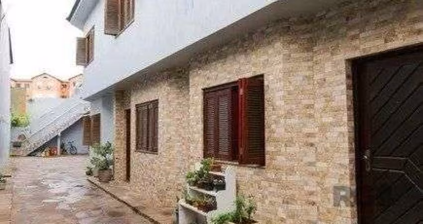 Casa em condomínio com 3 dormitórios, 1 vaga no bairro Nossa Senhora das Graças, Canoas!