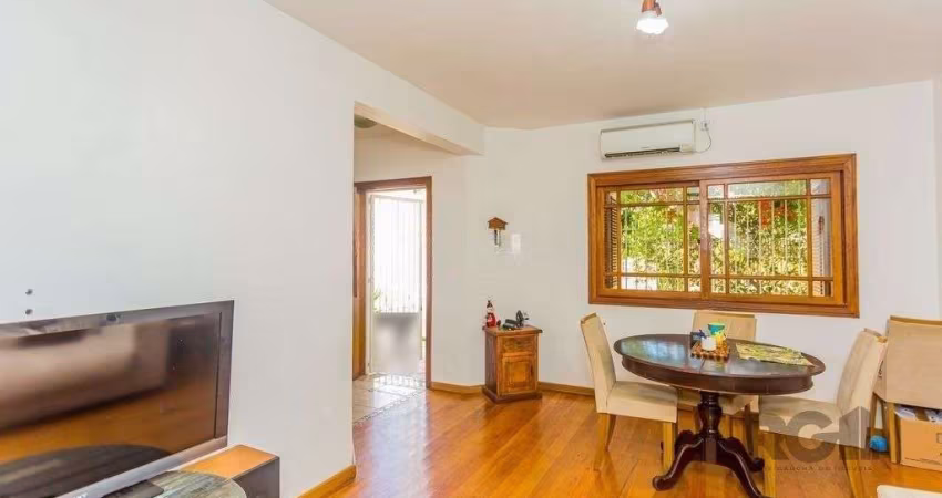 Casa de 2 dormitórios no bairro Passo das Pedras