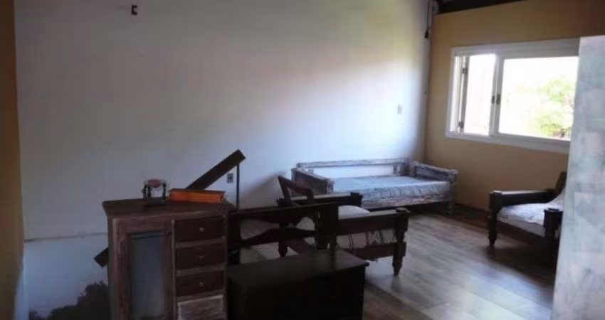 Casa Ampla com 2 pavimentos , grande pátio