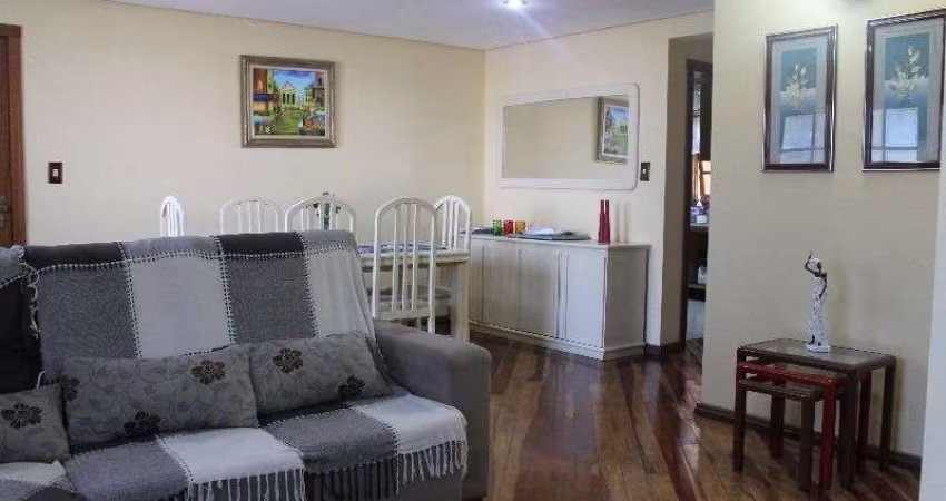 Casa com 4 quartos , sendo 1 suíte