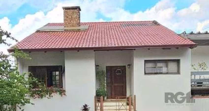 Casa para Venda - 350m², 5 dormitórios, sendo 1 suite, 6vagas - Cristal