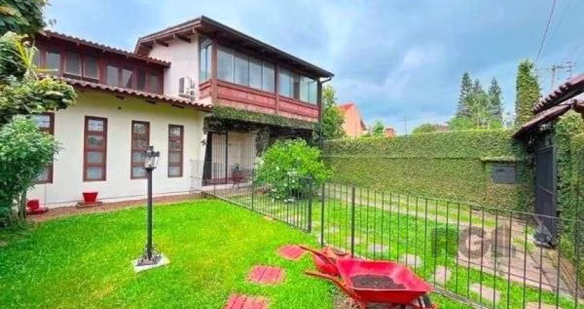 Casa para Venda - 235.64m², 3 dormitórios, sendo 1 suites, 3 vagas - Guarujá