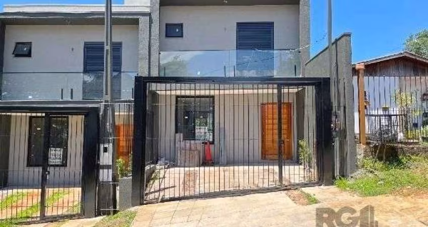 Casa Condominio em Porto Alegre, no bairro Tristeza, com 3 dormitório(s), e 3 banheiros, à venda.
