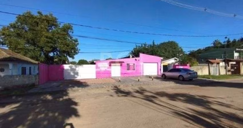 Casa em Porto Alegre, no bairro Belém Novo, com 5 dormitório(s), e 5 banheiros, à venda.