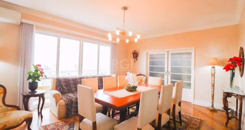 Apartamento á venda com 3 dormitórios com 1 suíte com sacada + 2 sacadas na sala e living, 233,85M²  e 1 vaga de garagem escriturada e coberta, no Bairro Independência em Porto Alegre.