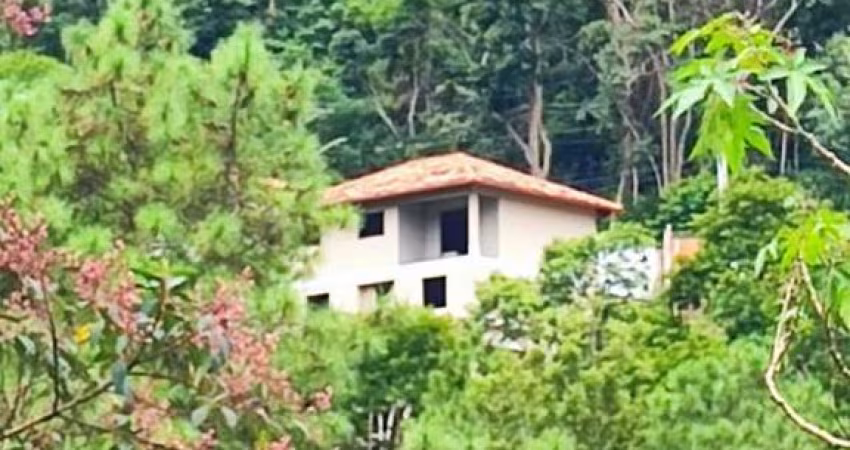 Casa para Venda em Teresópolis, Golfe, 3 dormitórios, 1 suíte, 4 banheiros, 2 vagas
