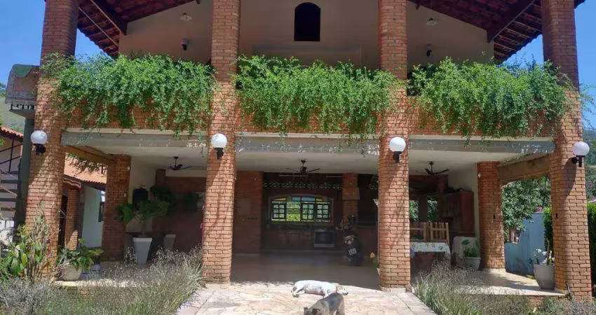 CHÁCARA ALTO PADRÃO 6 DORMITÓRIOS 4 SUÍTES 3 WCS 3.750 m² SERRA NEGRA