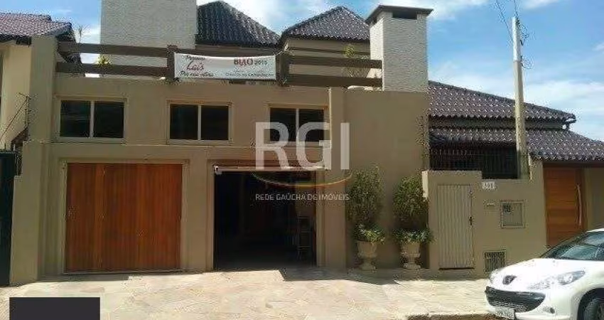 Sobrado para Venda - 232m², 3 dormitórios, sendo 3 suites, 2 vagas - Jardim Amér