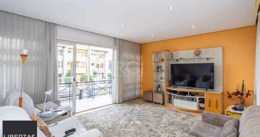 Casa no Jardim Planalto de 3 dormitórios pátio com piscina
