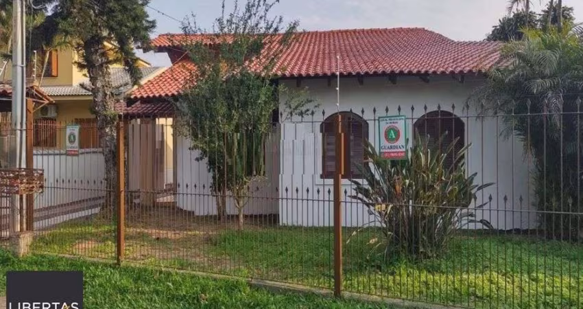 Casa no Guarujá de 4 dormitórios e 4 vagas