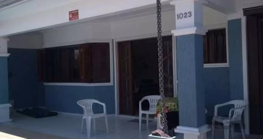 Casa 3 dormitórios + piscina + 4Vagas garagem + 2 quadras mar