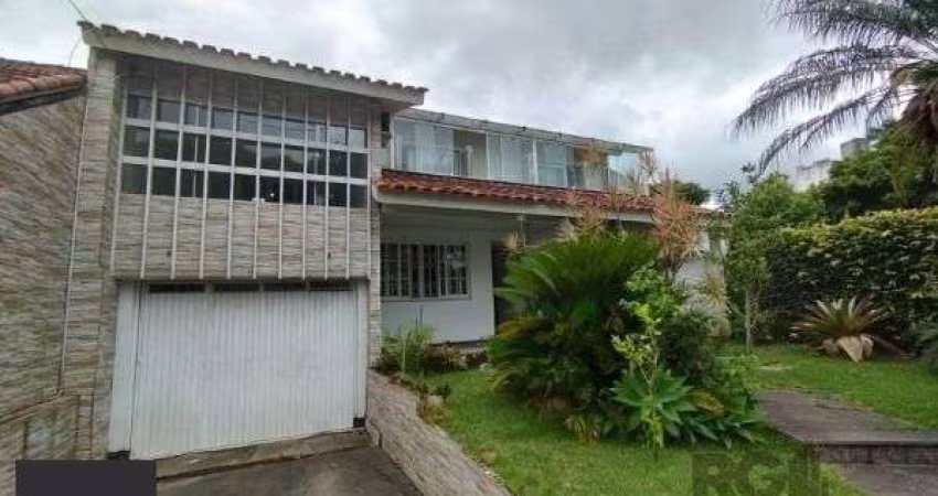 Casa em Porto Alegre, no bairro Ipanema, com 6 dormitório(s), e 3 vagas para loc