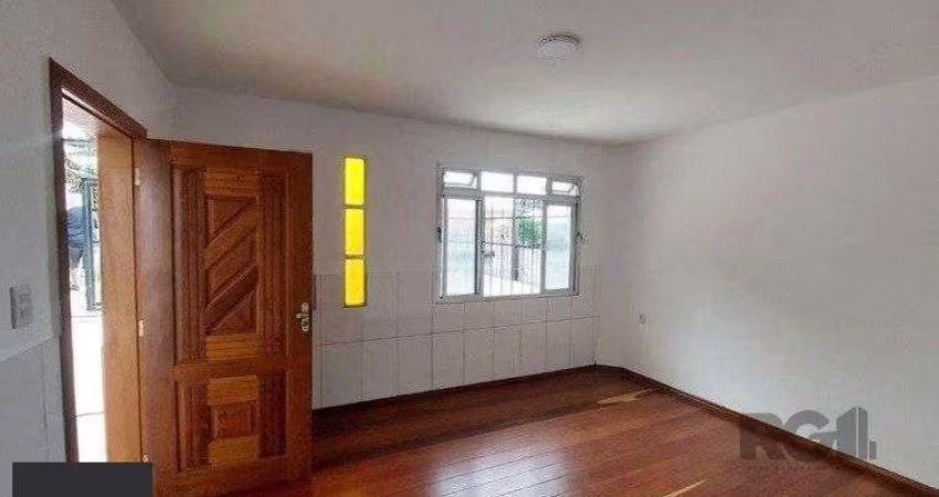 Casa com 2 quartos e 4 vagas para alugar
