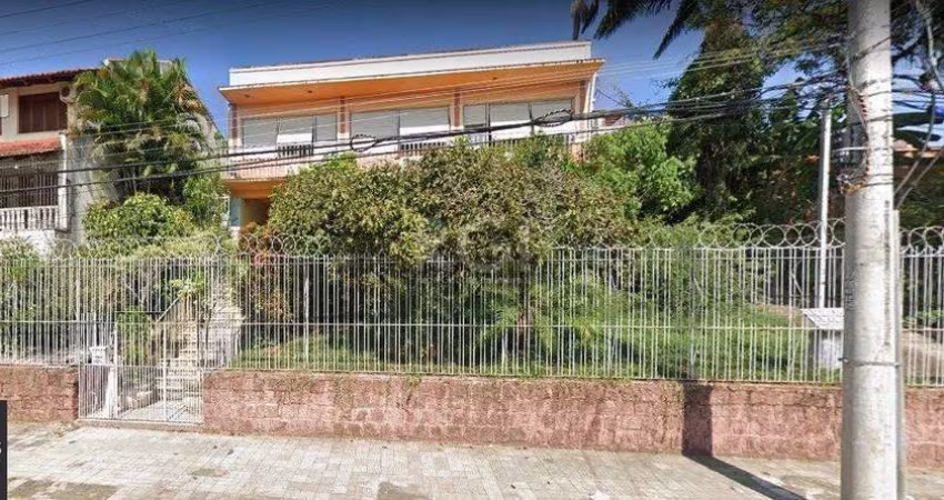 Casa para Venda - 243m², 3 dormitórios, 5 vagas - Medianeira