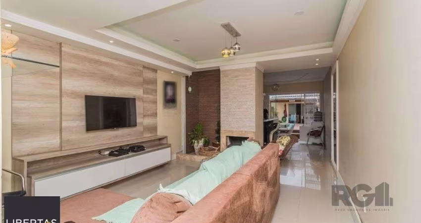 Casa de 3 dormitórios no bairro Guarujá