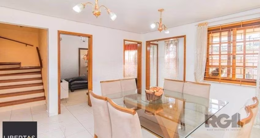 Casa de 4 dormitórios no bairro Cavalhada