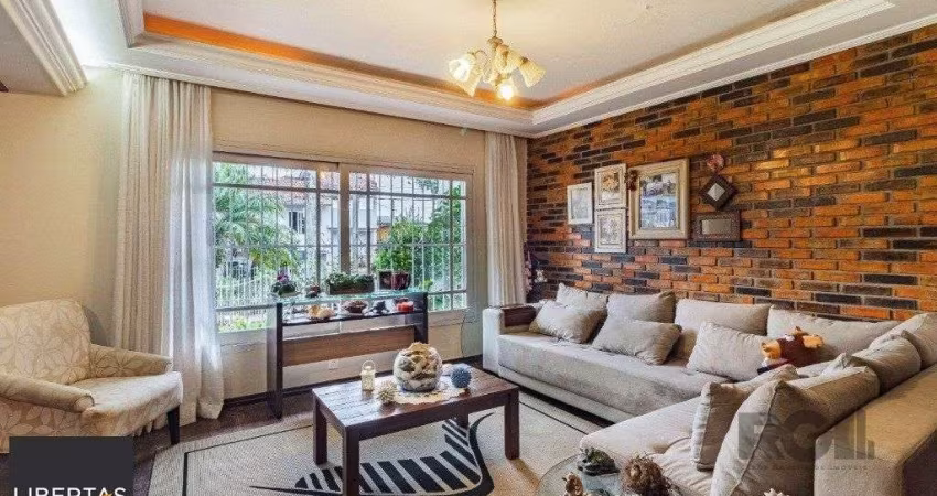 Casa de 3 dormitórios, no bairro Espírito Santo