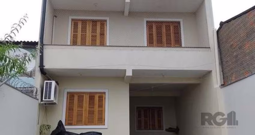 Casa com 3 quartos, 4 vagas de garagem, salão de festa, sacada 198m² no bairro R