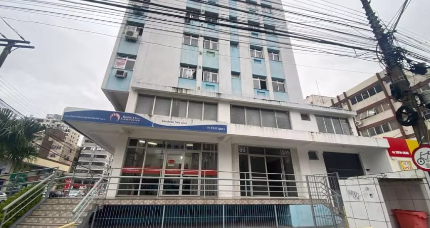 Sala comercial à venda no Kobrasol, São José 