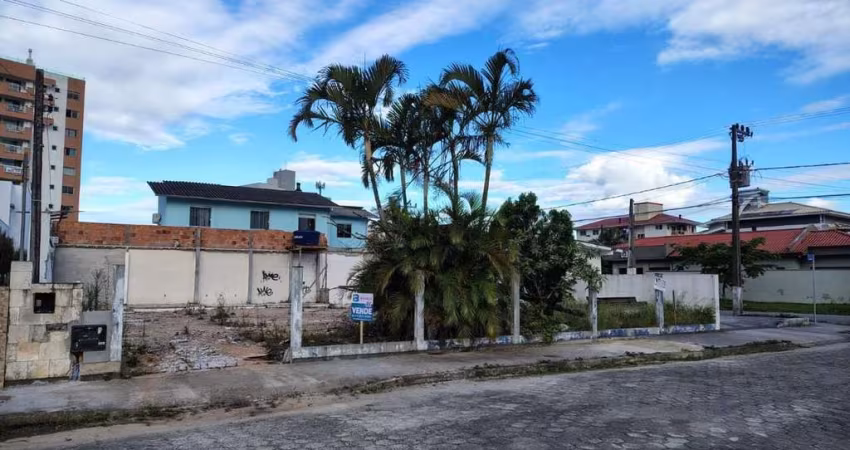 Terreno com 448m² no bairro Rio Caveiras em Biguaçu