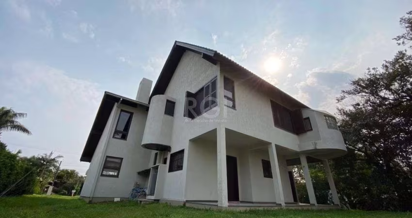 Casa Condominio para Venda - 800m², 3 dormitórios, sendo 1 suites, 2 vagas - Int