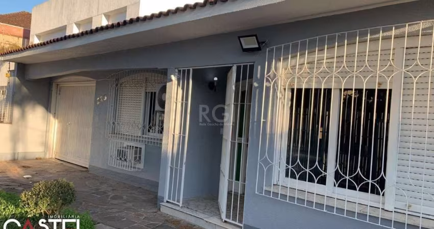 Casa para Venda - 315m², 3 dormitórios, sendo 1 suites, 4 vagas - Nonoai
