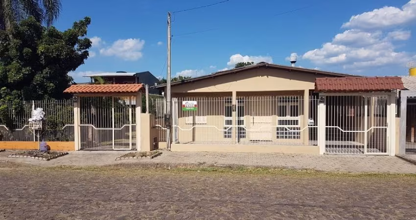 Casa de 200 m², com 03 dormitórios (sendo um deles uma suíte), para venda