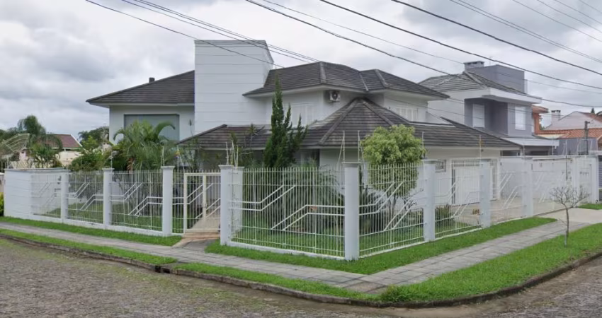Casa de 385 m², com 04 dormitórios (sendo um deles uma suíte), para venda