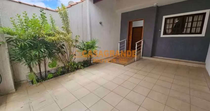 Casa sobrado com 03 quartos no vista linda