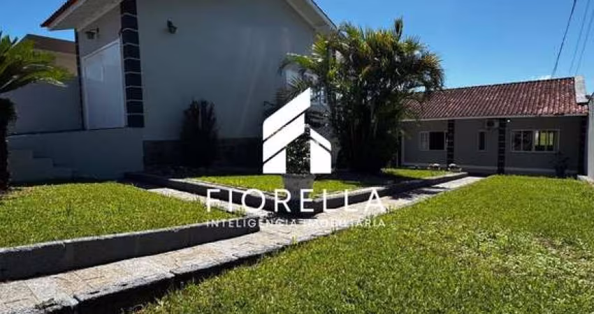 Casa com 03 dormitórios localizada em Serraria/São José