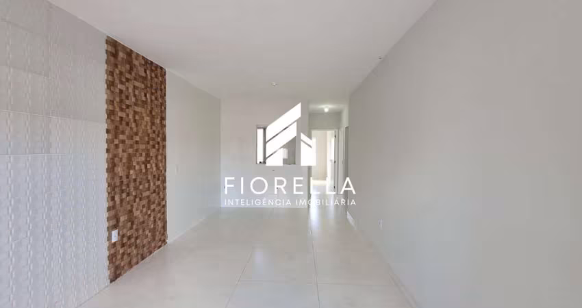 Casa geminada à venda, reformada, com 02 dormitórios e 02 vagas, em Forquilhas, Sâo José/SC.